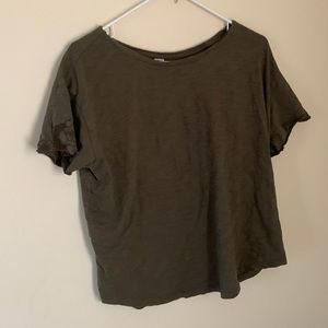 Green tee with embroidered sleeves